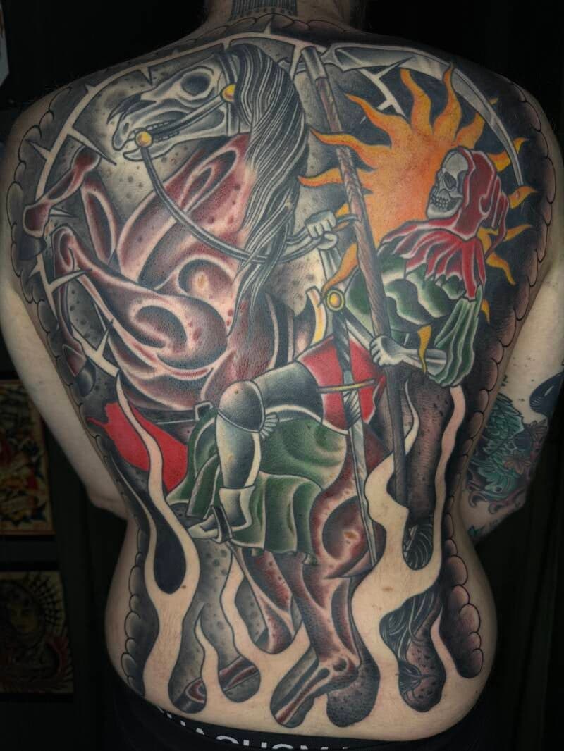 Neo-traditionele full-back tattoo van de Dood als nar op een paard.