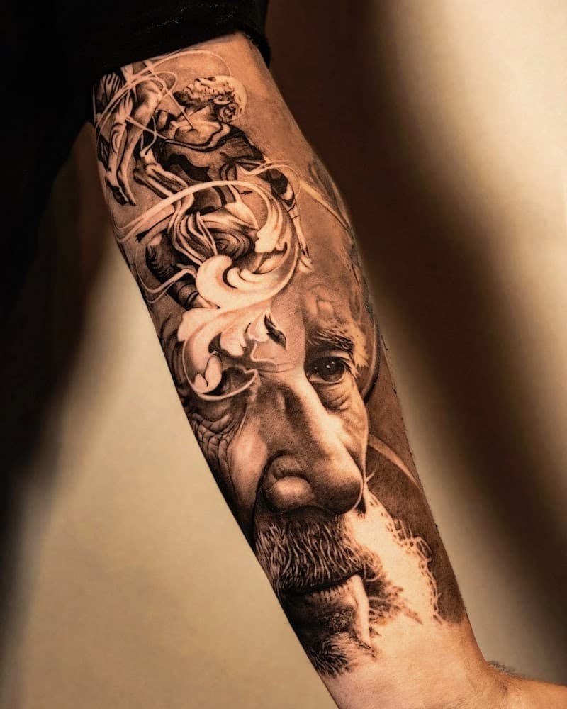 Realistisch portret van een oude man met baard en barokke elementen.